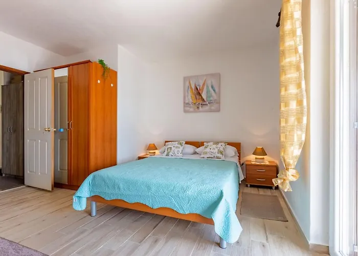 Mare-more W Balcony And Front And View Appartement