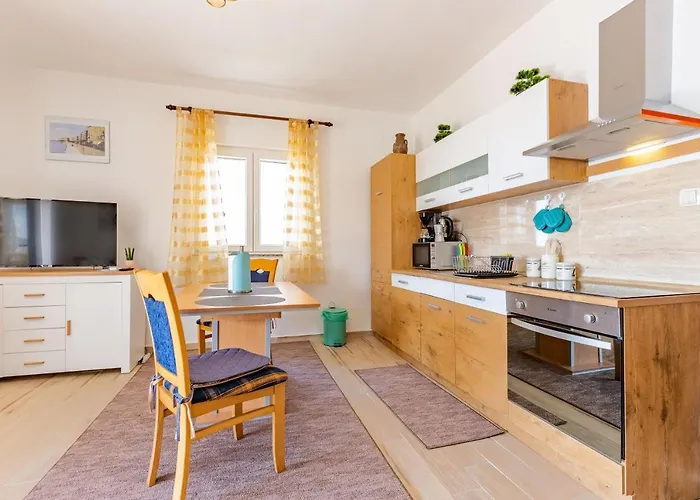 Mare-more W Balcony And Front And View Daire *