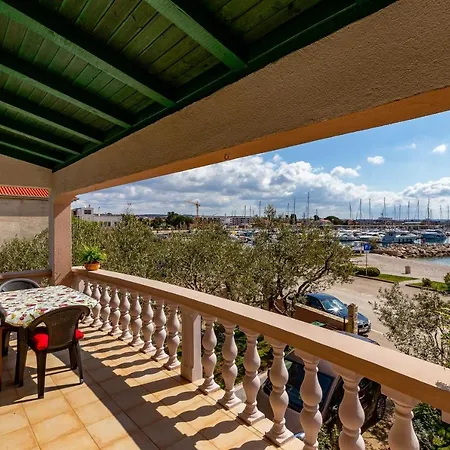 Mare-more W Balcony And Front And View Apartmán