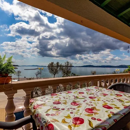 Mare-more W Balcony And Front And View Apartmán