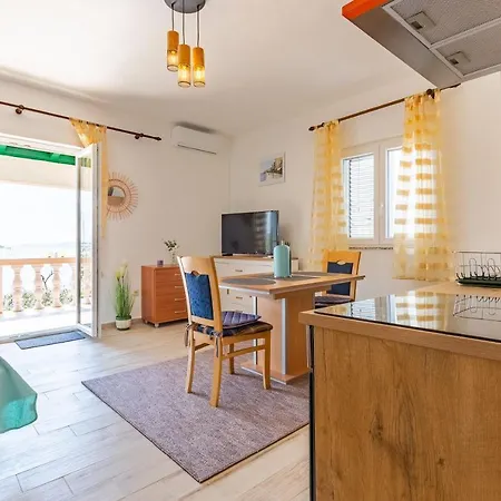 Apartment Mare-more W Balcony And Front And View