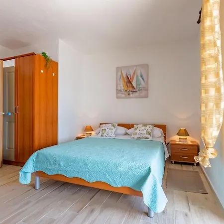 Mare-more W Balcony And Front And View Apartment
