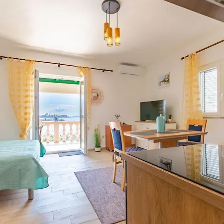 Apartment Mare-more W Balcony And Front And View