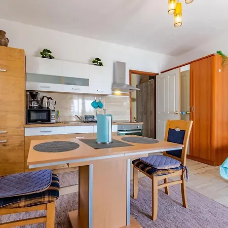 Mare-more W Balcony And Front And View Zara