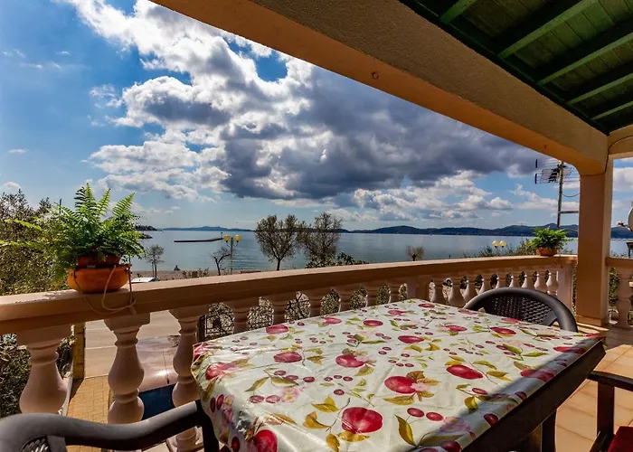 Mare-more W Balcony And Front And View Διαμέρισμα