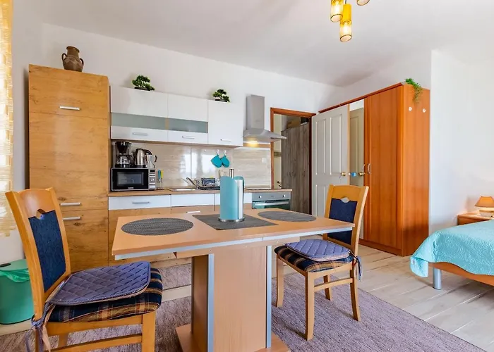 Mare-more W Balcony And Front And View Ζαντάρ